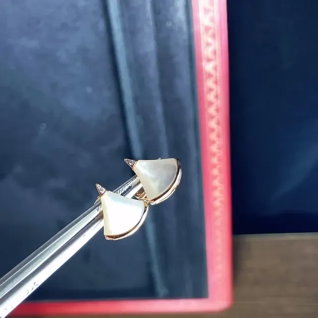 Fan-Shaped Mother-of-Pearl and Rose Gold Stud Earrings 8