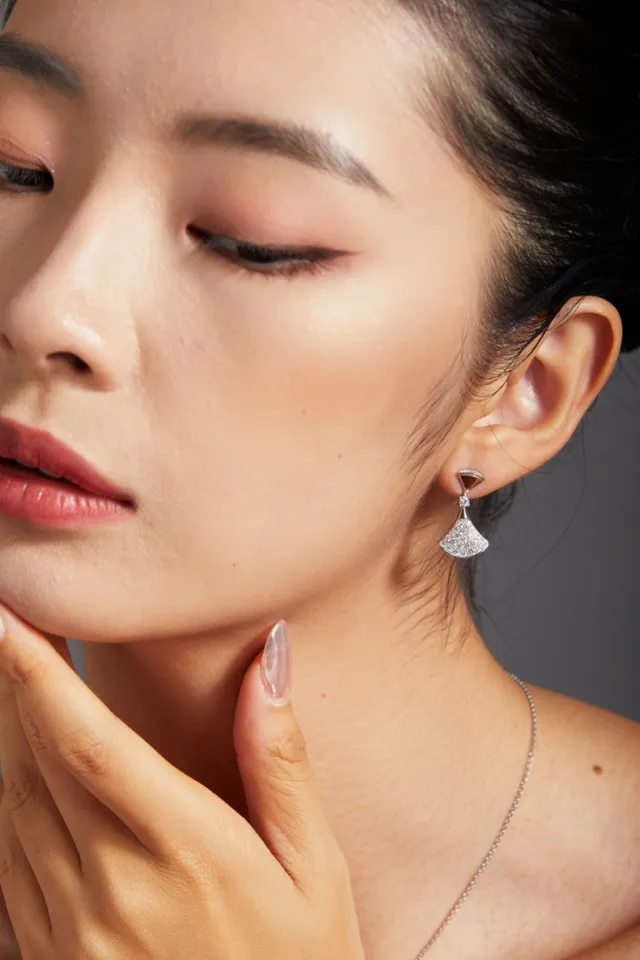 Fan-Shaped Pavé Diamond Drop Earrings 3