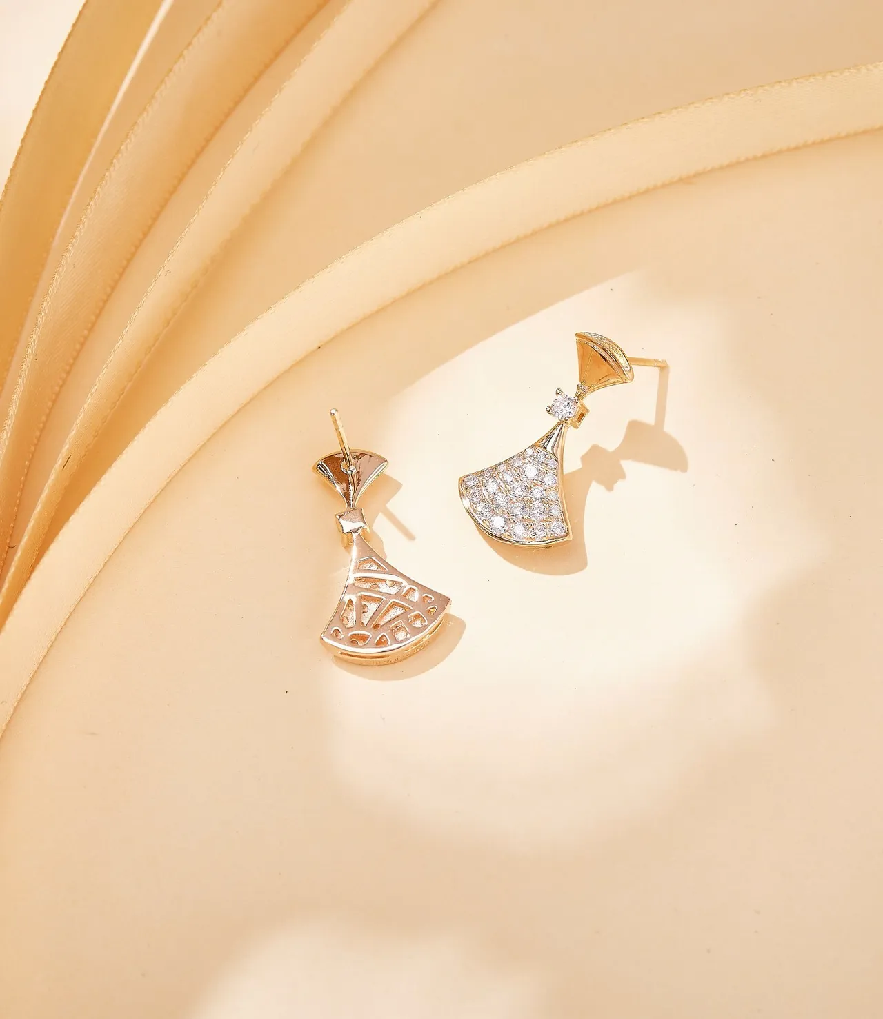 Fan-Shaped Pavé Diamond Drop Earrings 4