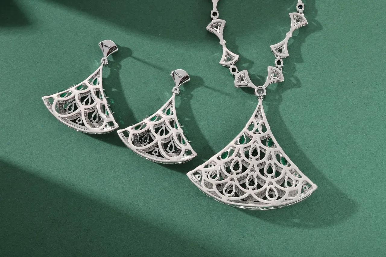 Fan-Shaped Scalloped Emerald and Diamond Pendant Necklace 6