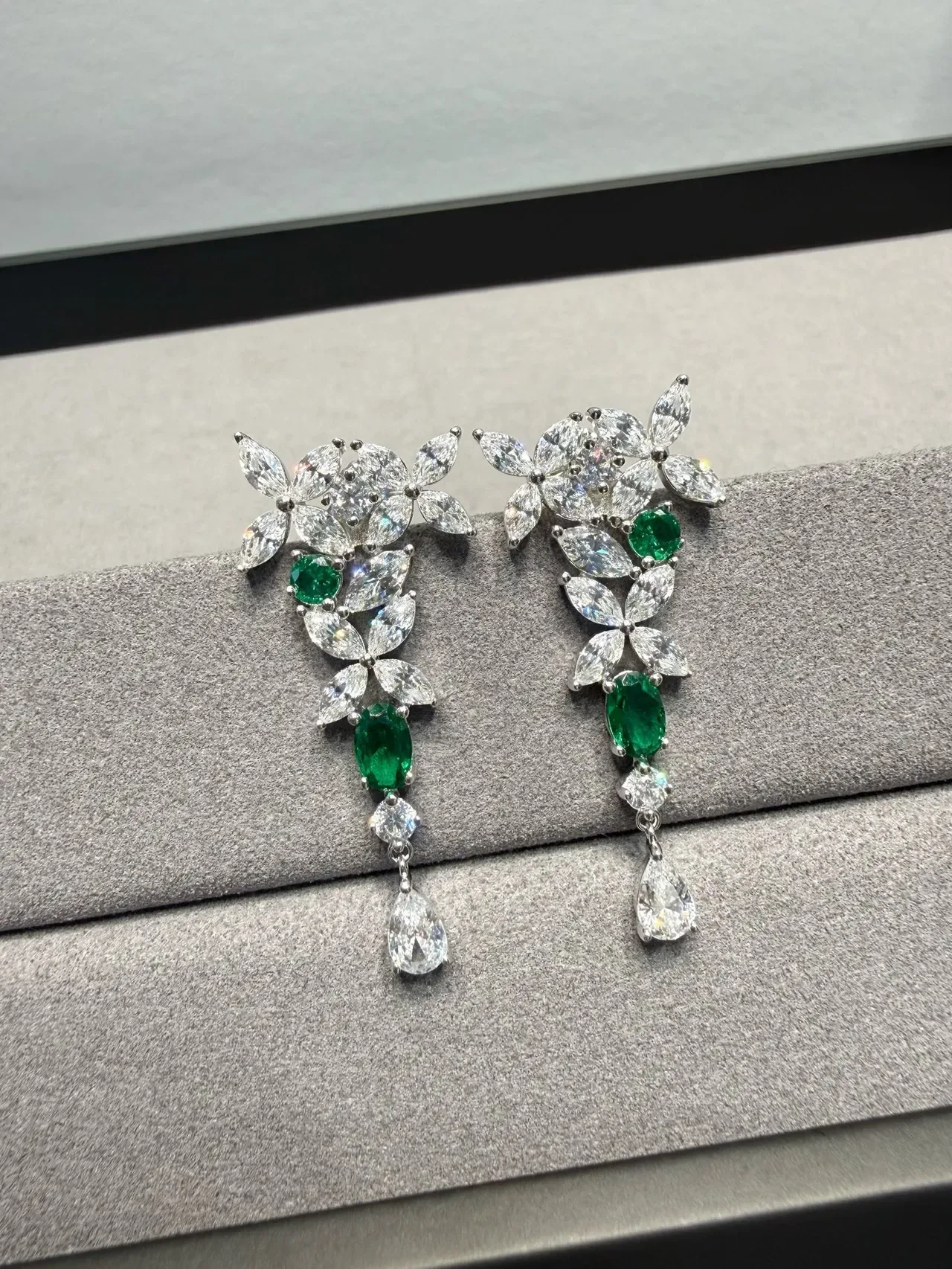 Floral Motif Marquise-Cut Green and Clear Stone Drop Earrings 7