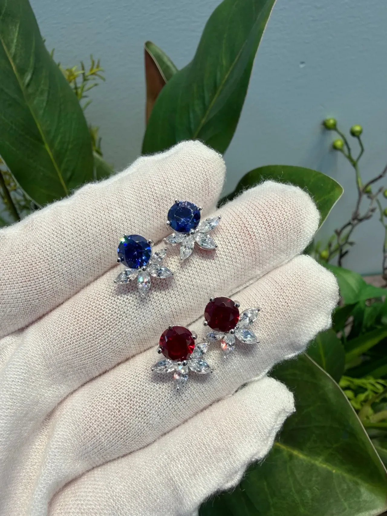 Floral Motif Round Red and Marquise Clear Stone Stud Earrings 8