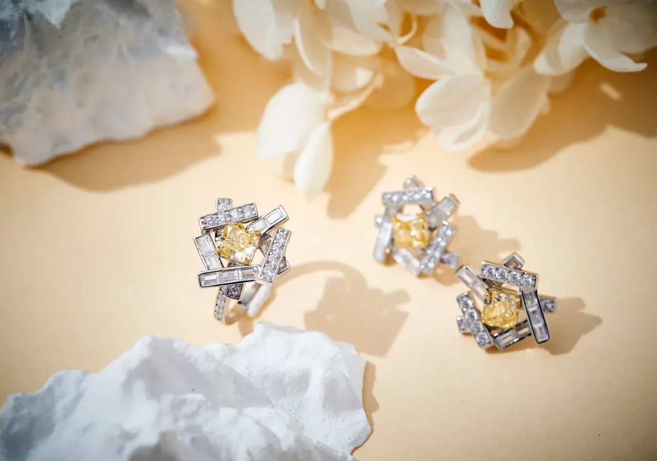 Geometric Lattice Yellow and White Gemstone Stud Earrings 2