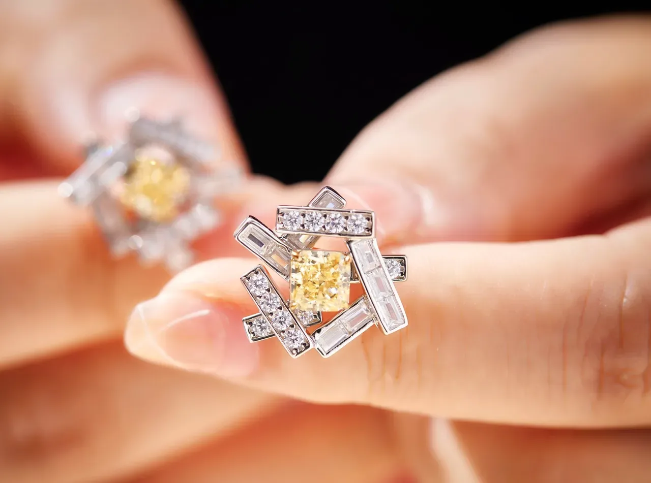 Geometric Lattice Yellow and White Gemstone Stud Earrings 4