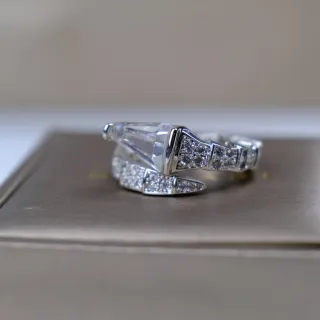 Geometric Pavé-Set Split Shank Statement Ring
