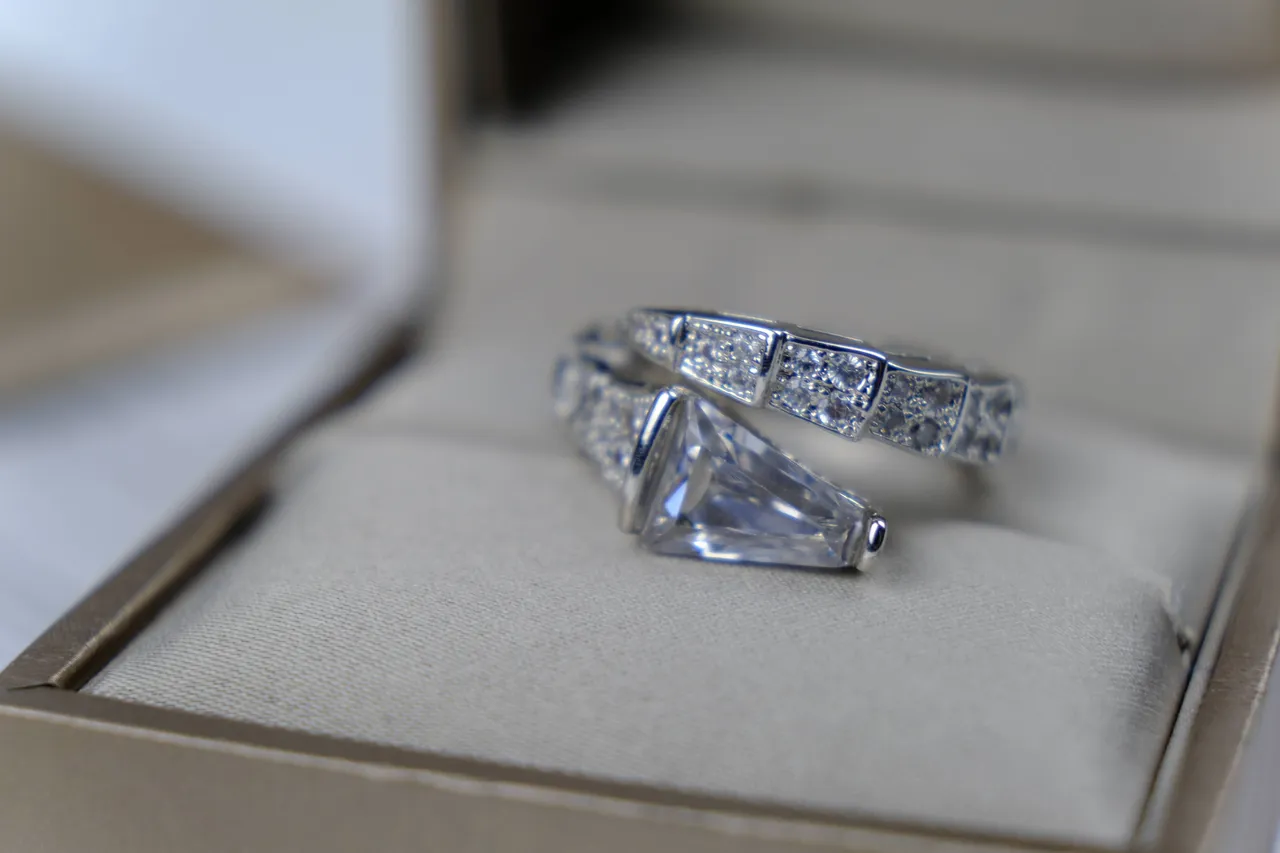 Geometric Pavé-Set Split Shank Statement Ring 3