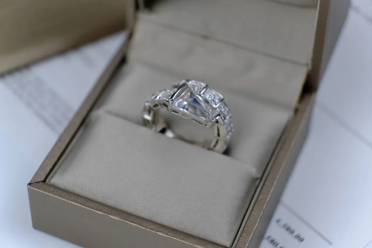 Geometric Pavé-Set Split Shank Statement Ring 6