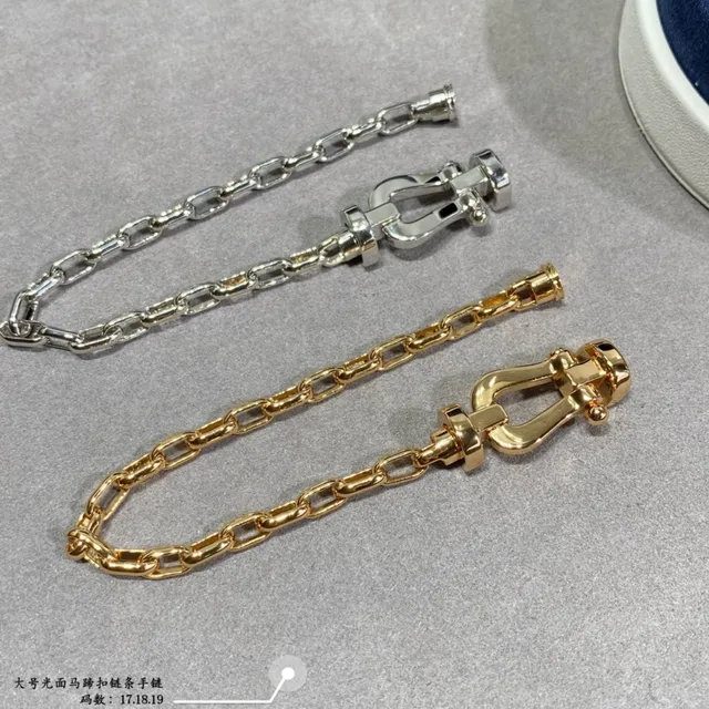 Gold and Silver Shackle-Link Chain Bracelets 3