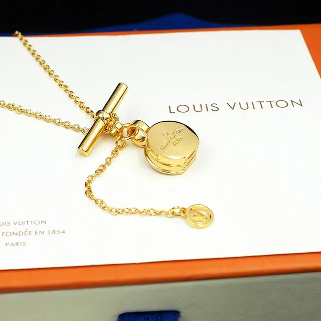 Gold Chain Toggle Clasp Necklace 4