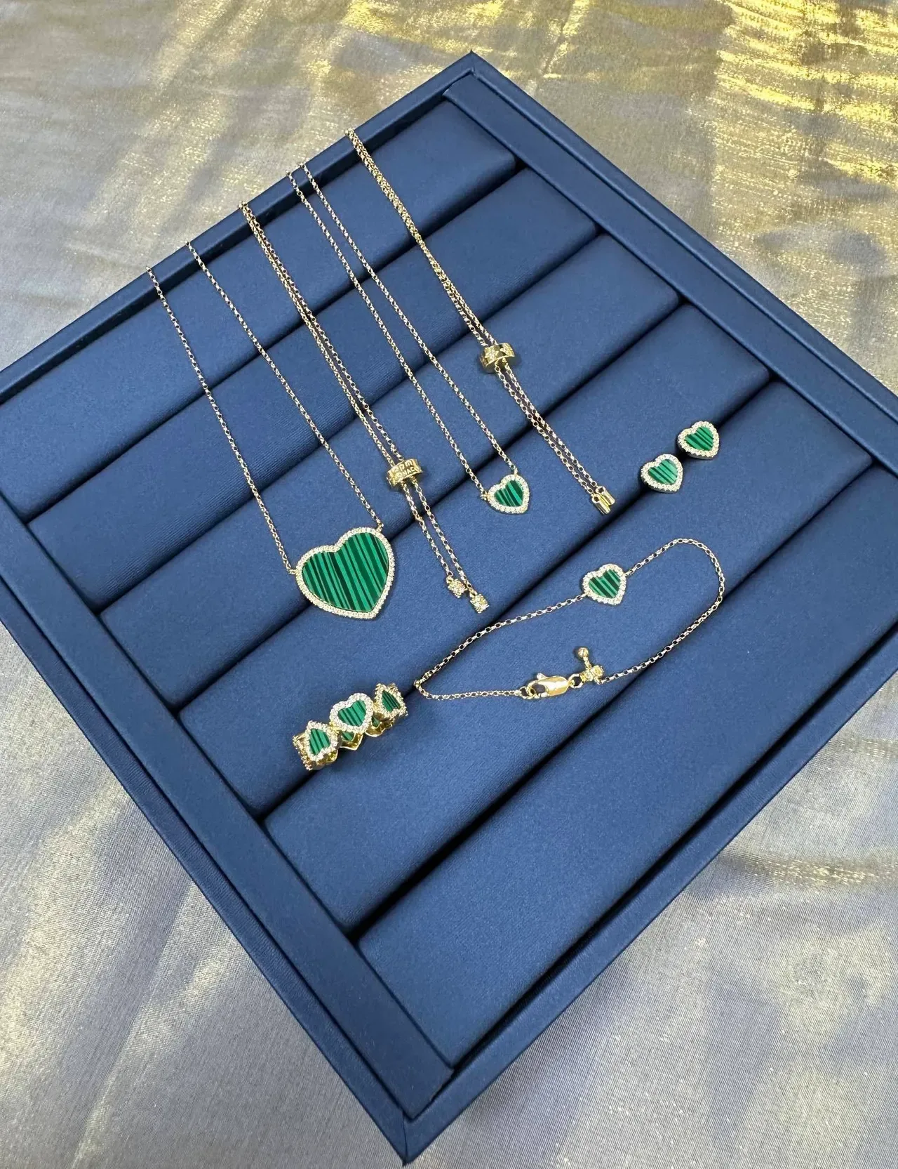 Gold Green Heart-Shaped Pendant Pavé-Set Border Necklace 7