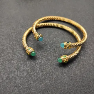 Pulsera de metal con cable trenzado dorado verde