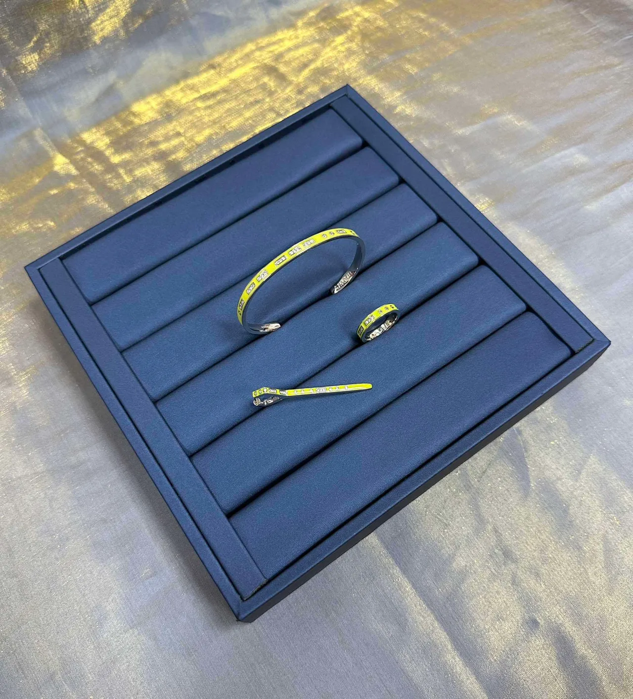 Gold Navy T-Bar Stand Lime-Green Clamp Jewelry 5