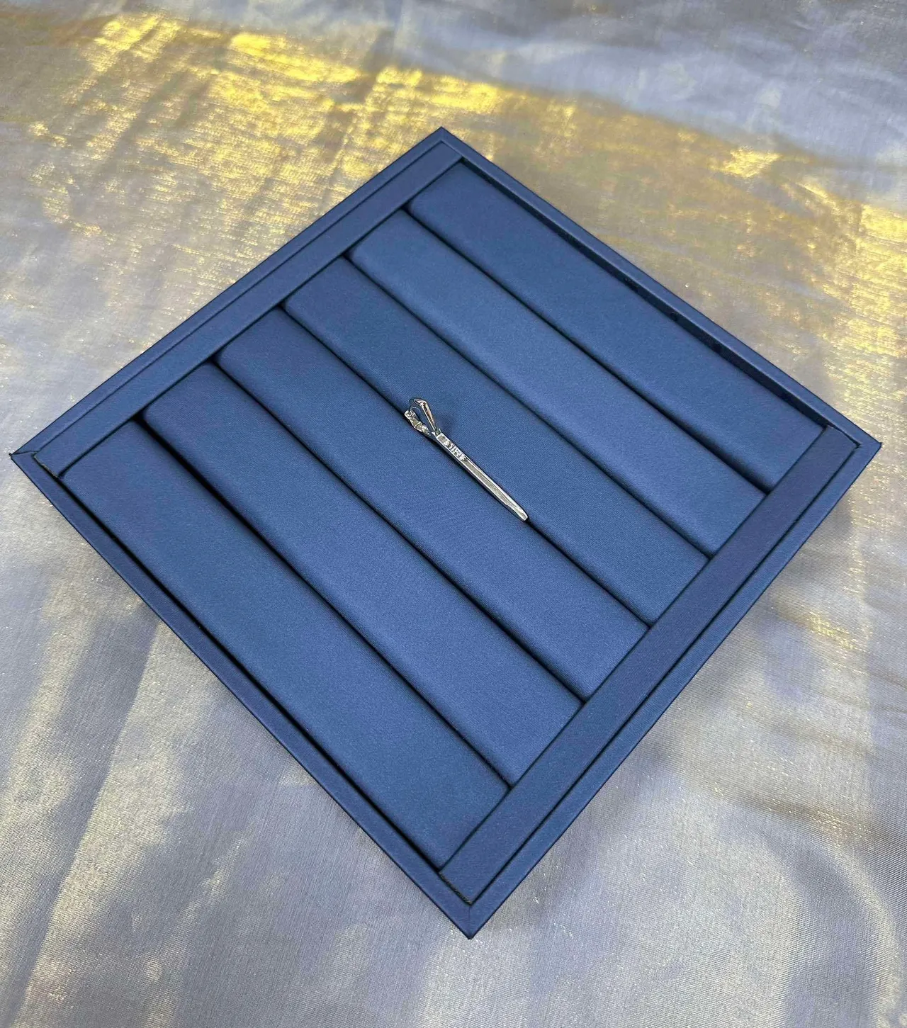 Gold Navy T-Bar Stand Lime-Green Clamp Jewelry 7