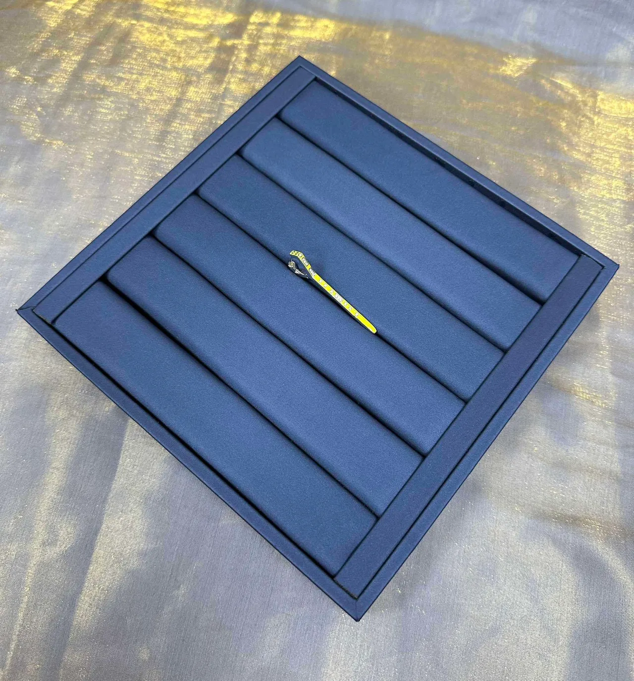 Gold Navy T-Bar Stand Lime-Green Clamp Jewelry 8