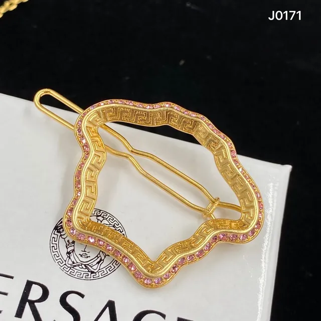 Gold Pink Chain Quatrefoil Pendant Necklace 2