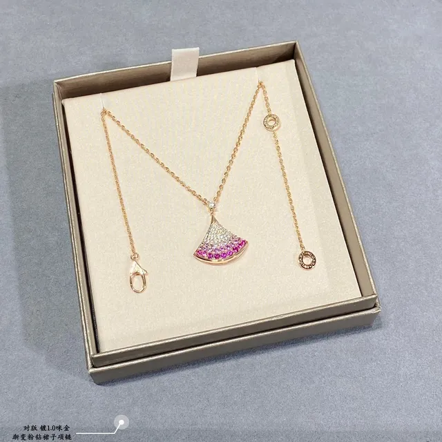 Gold Pink Fan-Shaped Pendant Gradient Stones Necklace 2