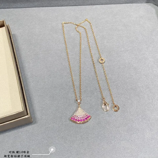 Gold Pink Fan-Shaped Pendant Gradient Stones Necklace 4