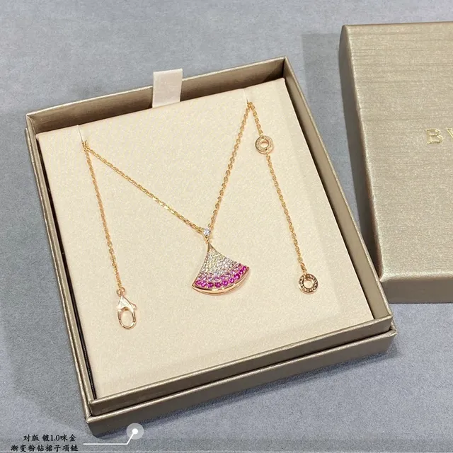 Gold Pink Fan-Shaped Pendant Gradient Stones Necklace 6