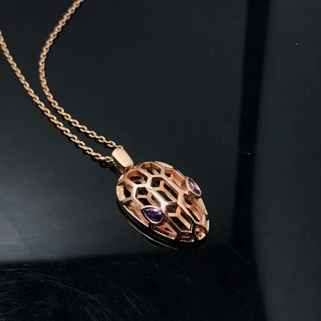 Colar pendentif ouro roxo honeycomb lattice com acentos de gemas facetadas 2