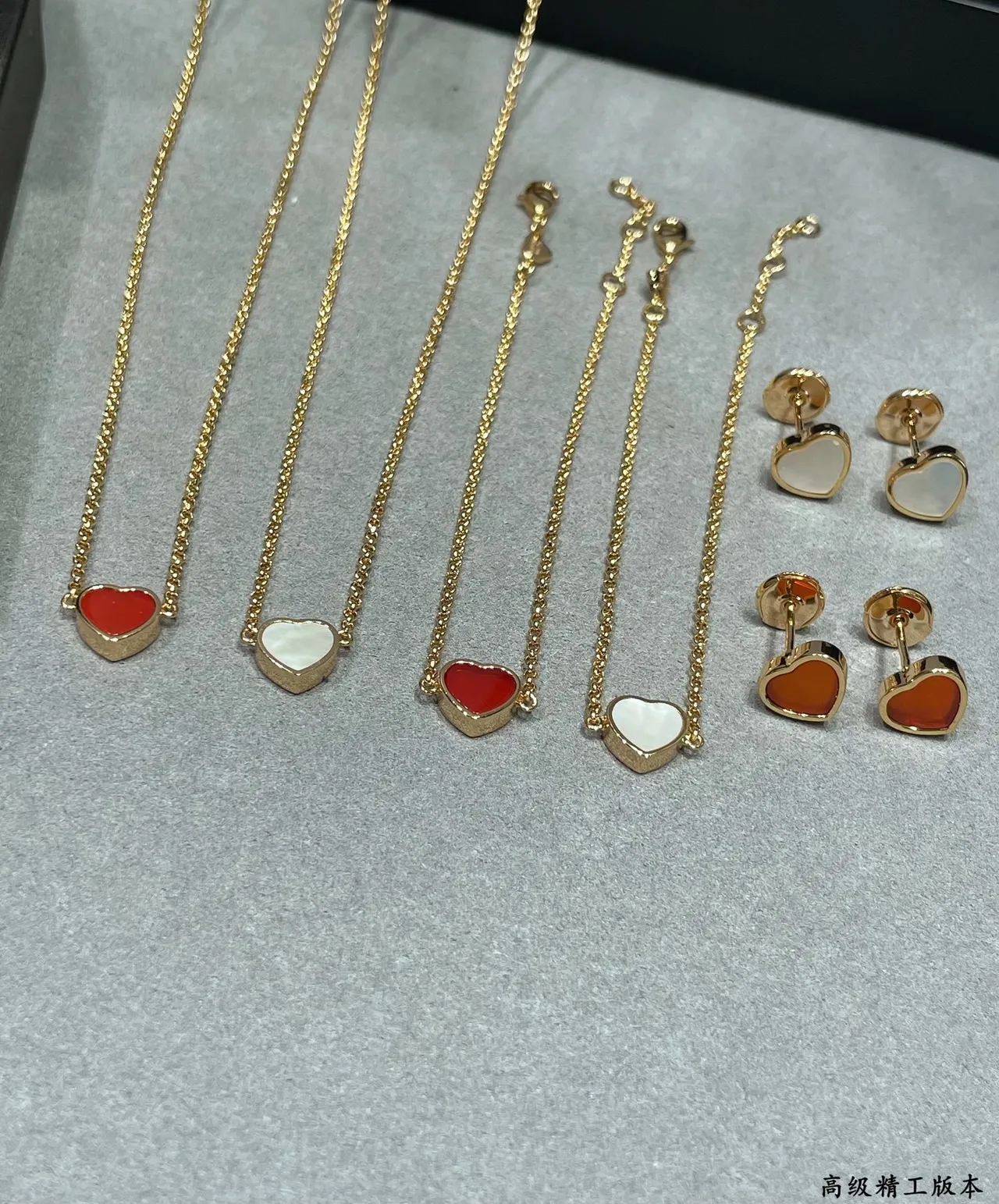 Gold Red Chain Heart-Shaped Pendant Necklace 3