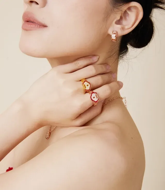 Gold Red Filigree Band Pavé-Set Clear Stones Ring 7