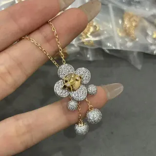 قلادة ذهبية فضية بتصميم زهرة pave-set كريستال
