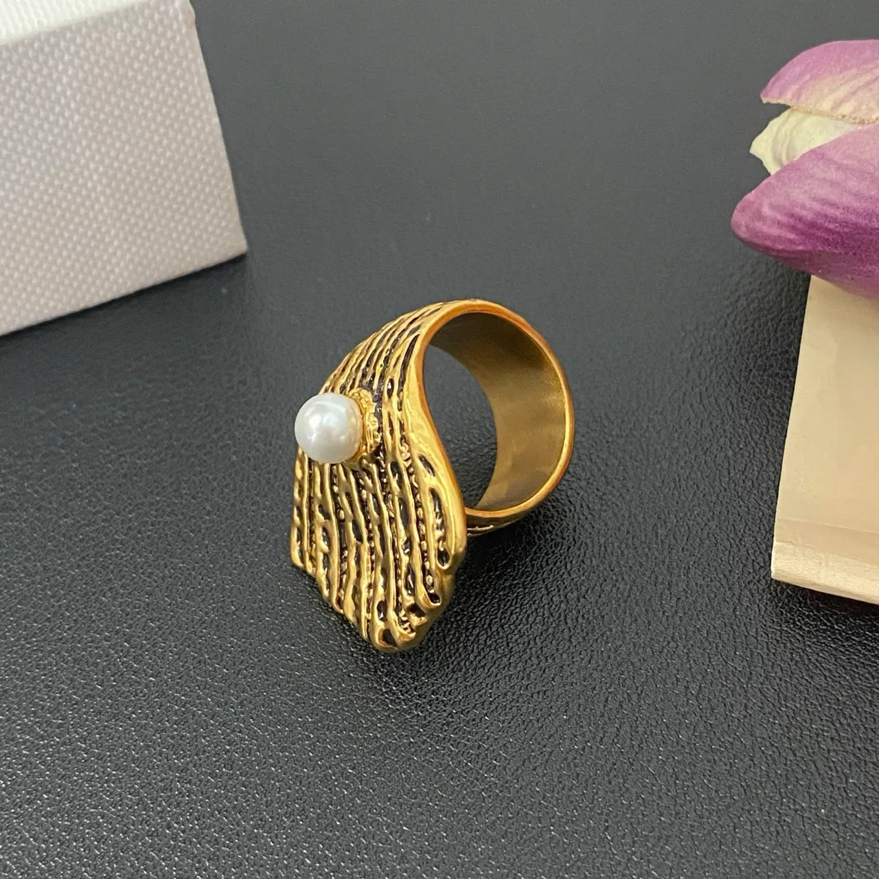 Gold Textured Shell-Inspired Band Single Pearl Accent Ring 8