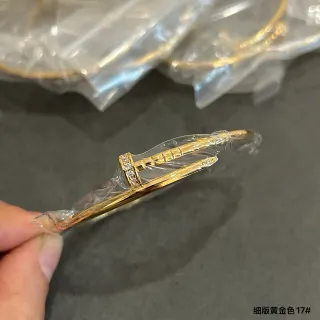 Brazalete de barra con motivo pavé de piedras en tono dorado