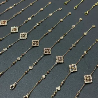 Pulseras de cadena con motivo de cuatro hojas en esmalte dorado