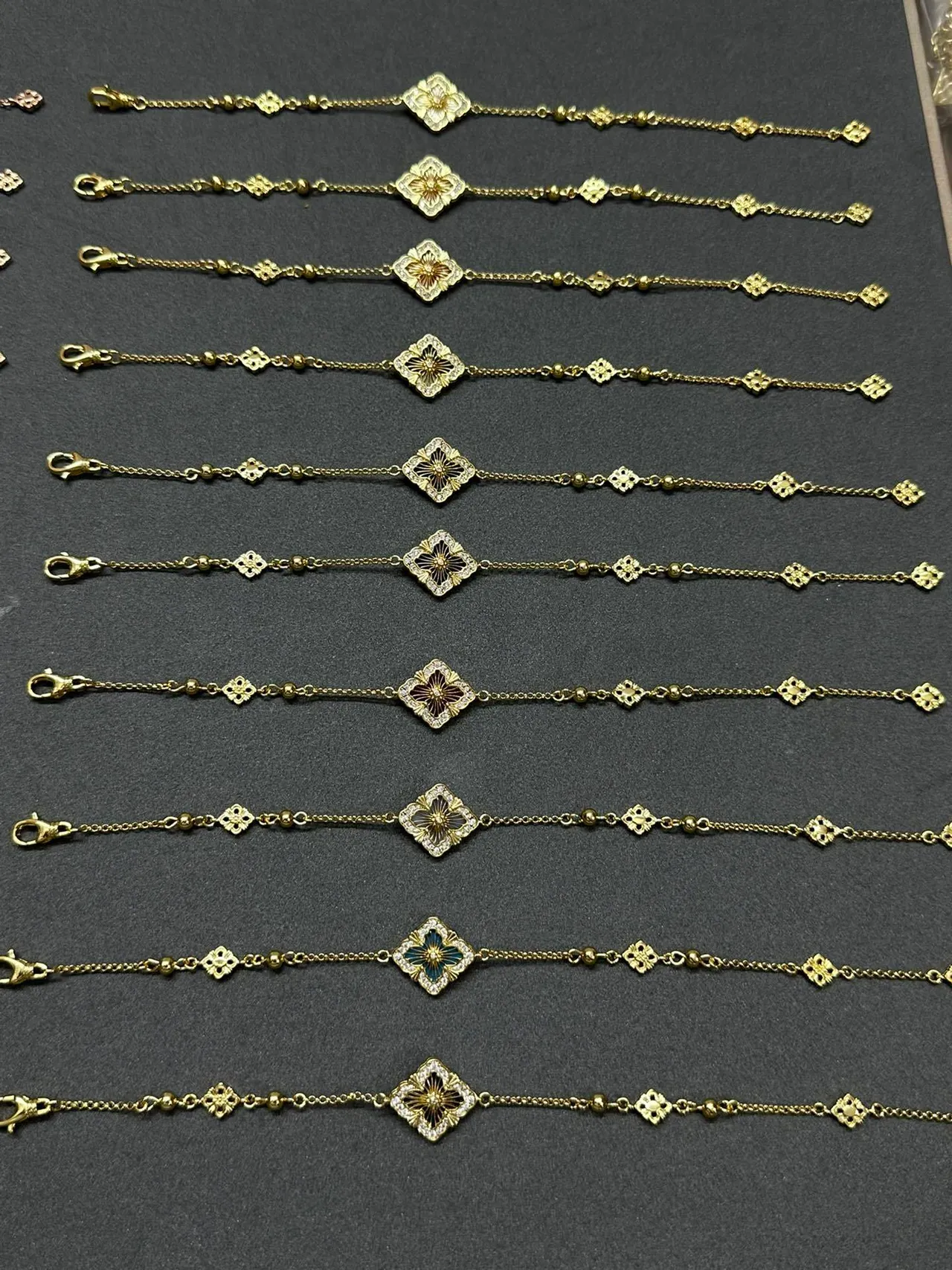 Gold-Tone Enamel Quatrefoil Motif Chain Bracelets 7