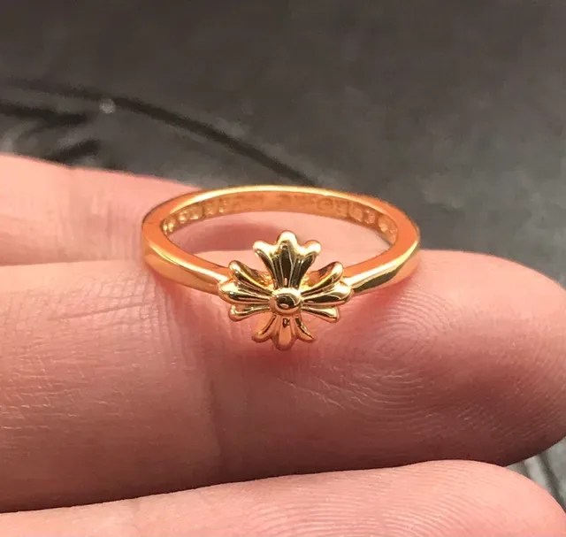Gold-Tone Floral Motif Engraved Band Ring 2