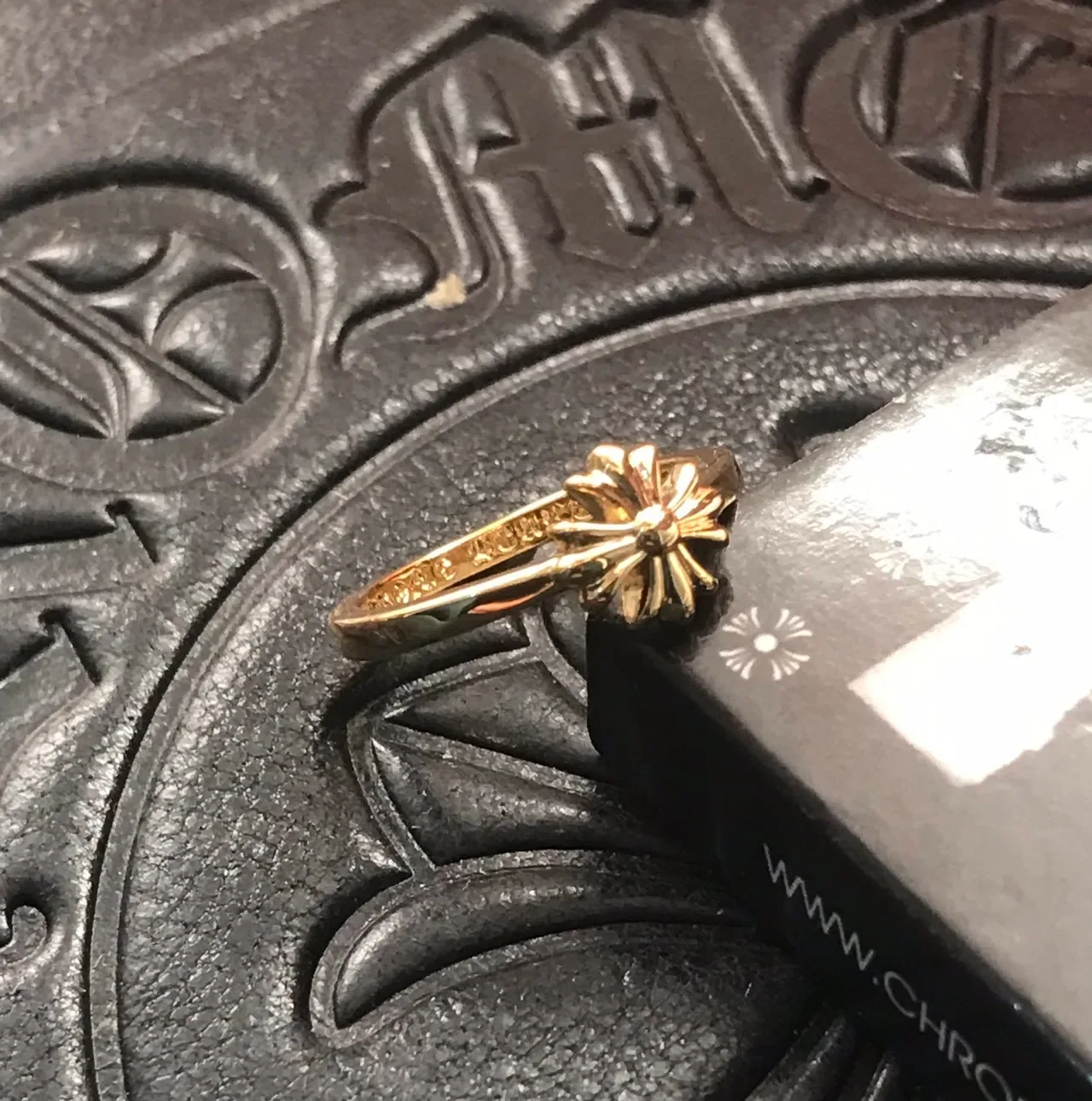 Gold-Tone Floral Motif Engraved Band Ring 4