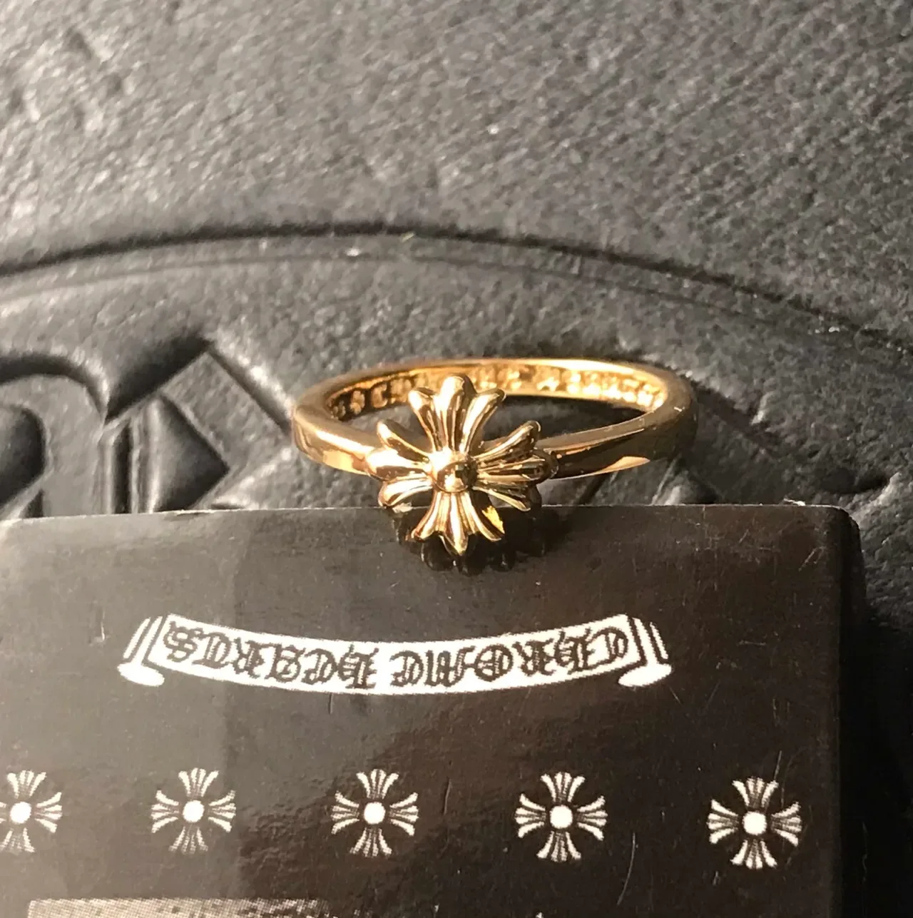 Gold-Tone Floral Motif Engraved Band Ring 5