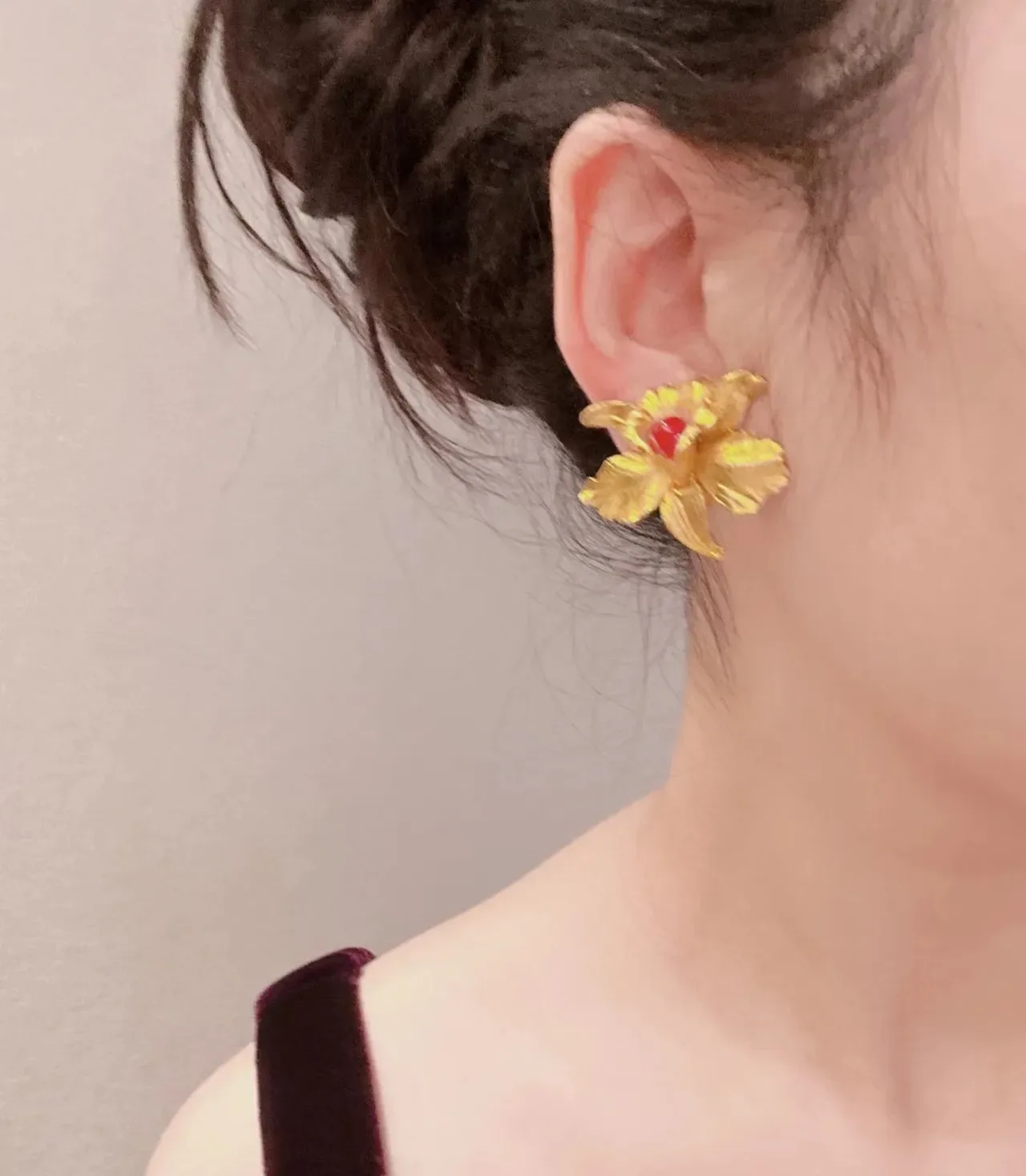 Gold-Tone Floral Red Cabochon Earrings 3