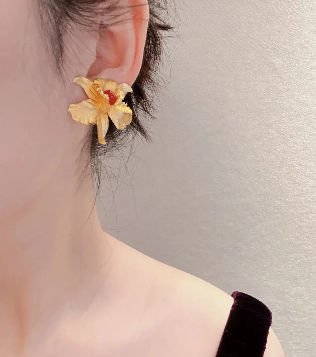 Gold-Tone Floral Red Cabochon Earrings 4
