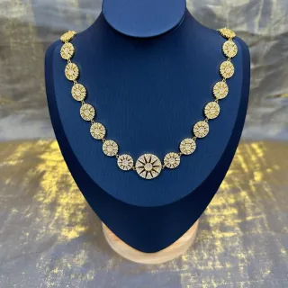 Colar com links circulares pavé de tom dourado