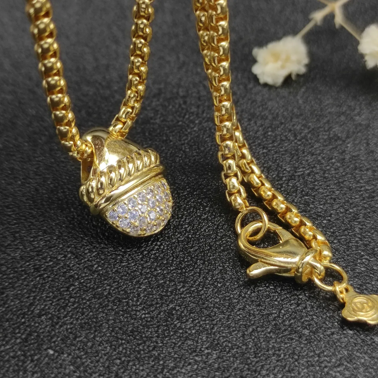 Gold White Beaded Chain Acorn-Shaped Pendant Necklace 7