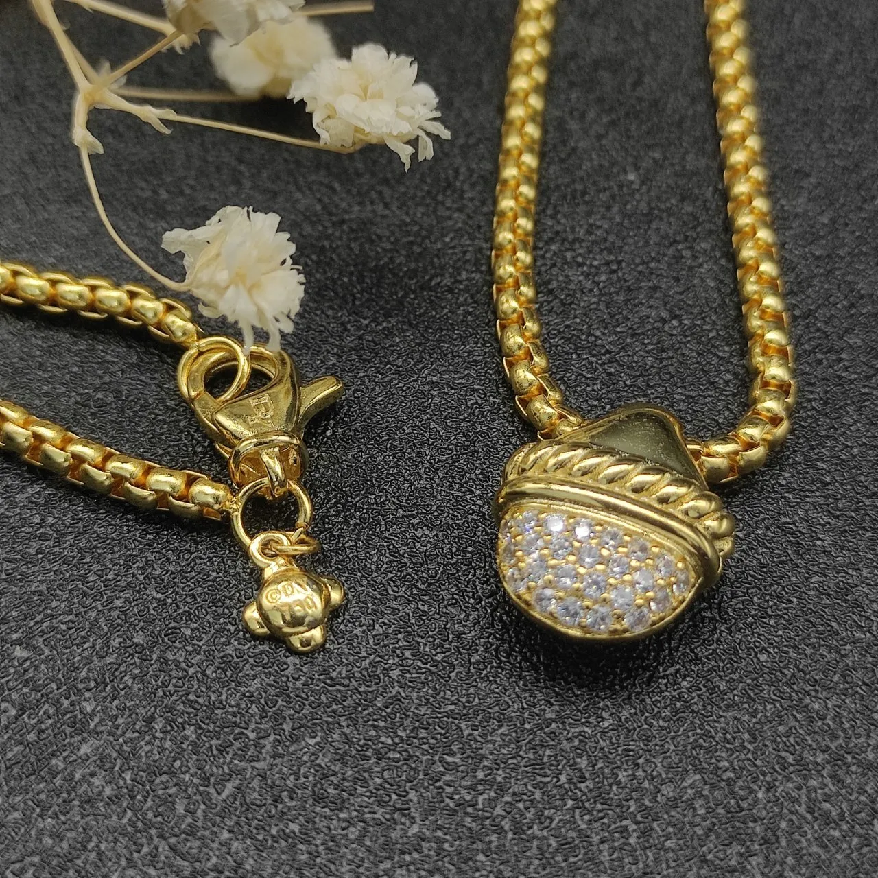 Gold White Beaded Chain Acorn-Shaped Pendant Necklace 9