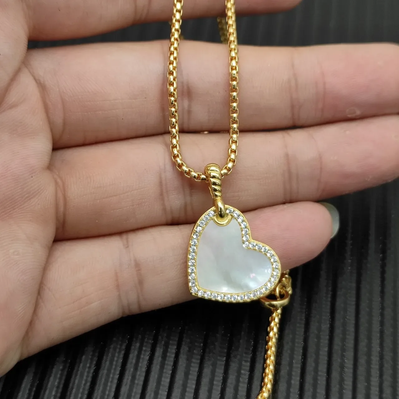 Gold White Heart-Shaped Pendant Mother-of-Pearl Inlay Necklace 3
