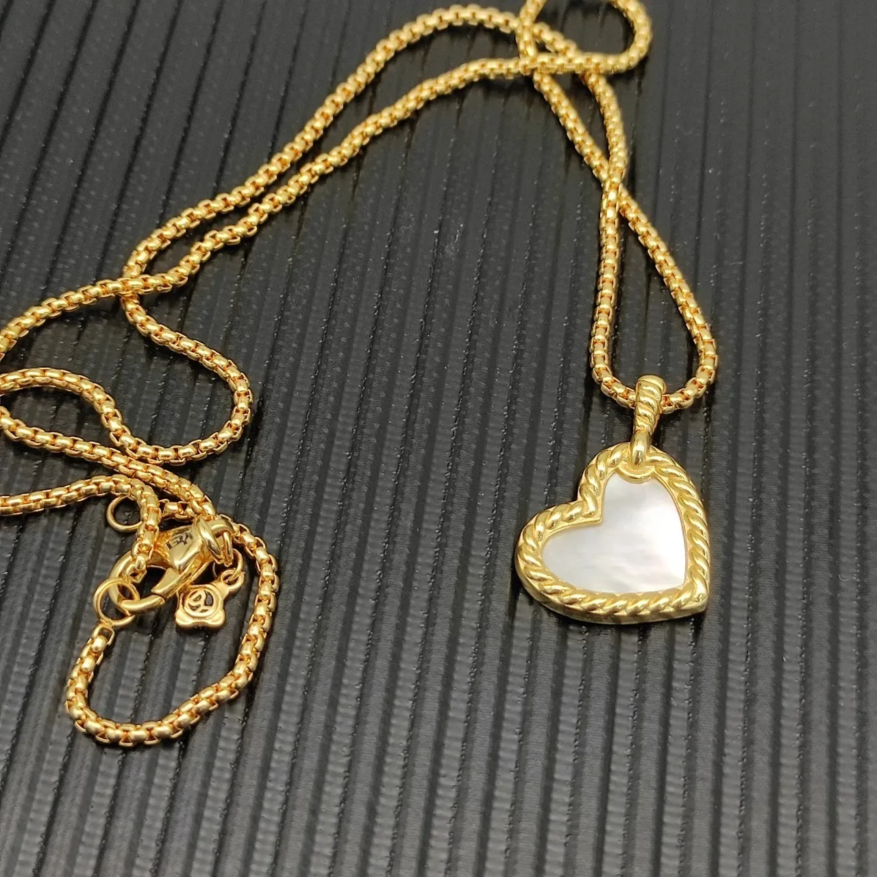 Gold White Heart-Shaped Pendant Mother-of-Pearl Inlay Necklace 4