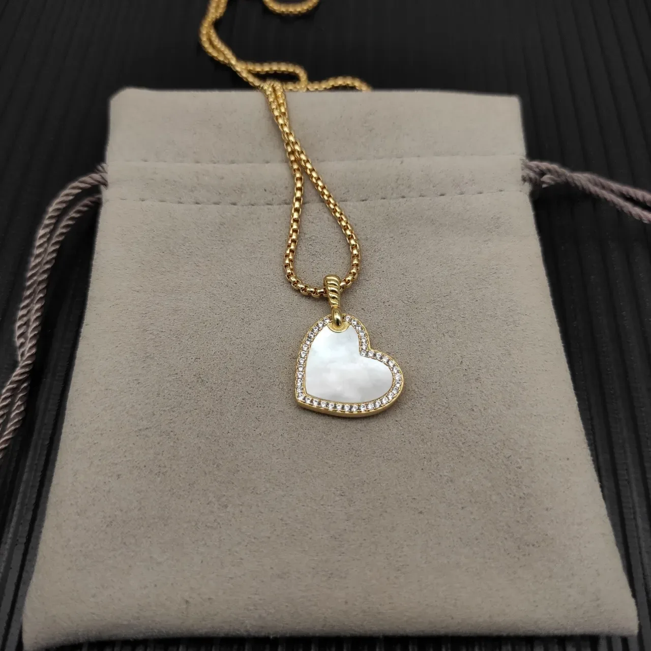 Gold White Heart-Shaped Pendant Mother-of-Pearl Inlay Necklace 6