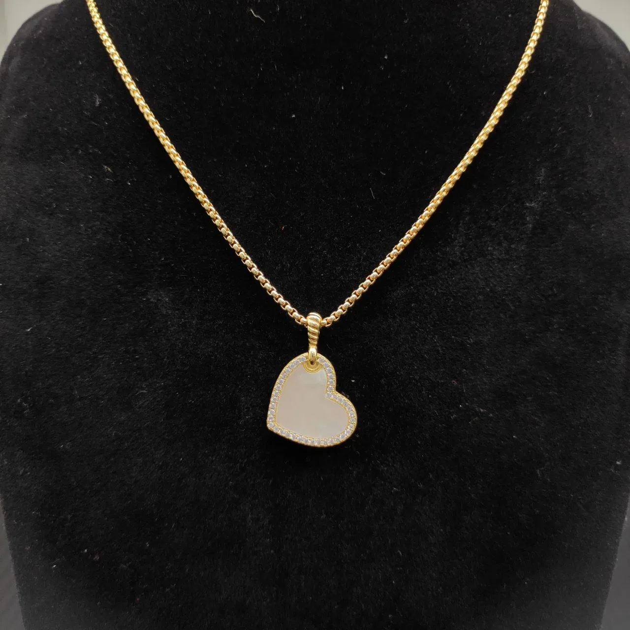 Gold White Heart-Shaped Pendant Mother-of-Pearl Inlay Necklace 8
