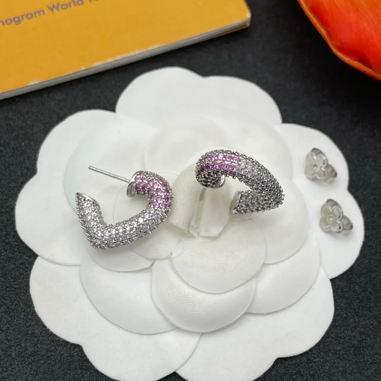 Gradient Pave-Set Curved C-Shape Stud Earrings 5
