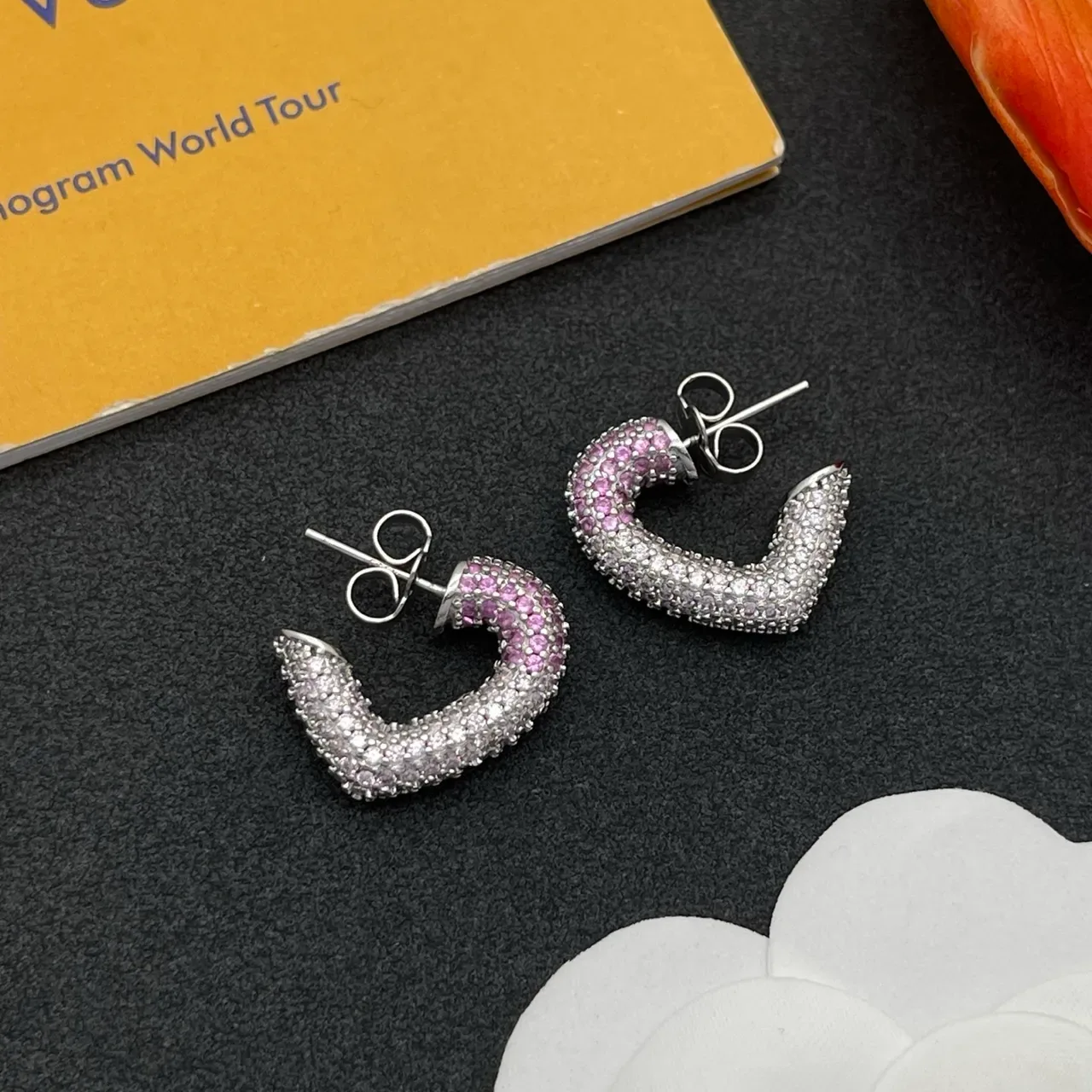 Gradient Pave-Set Curved C-Shape Stud Earrings 8