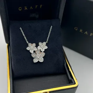 Graff 花卉镶钻三朵花吊坠项链