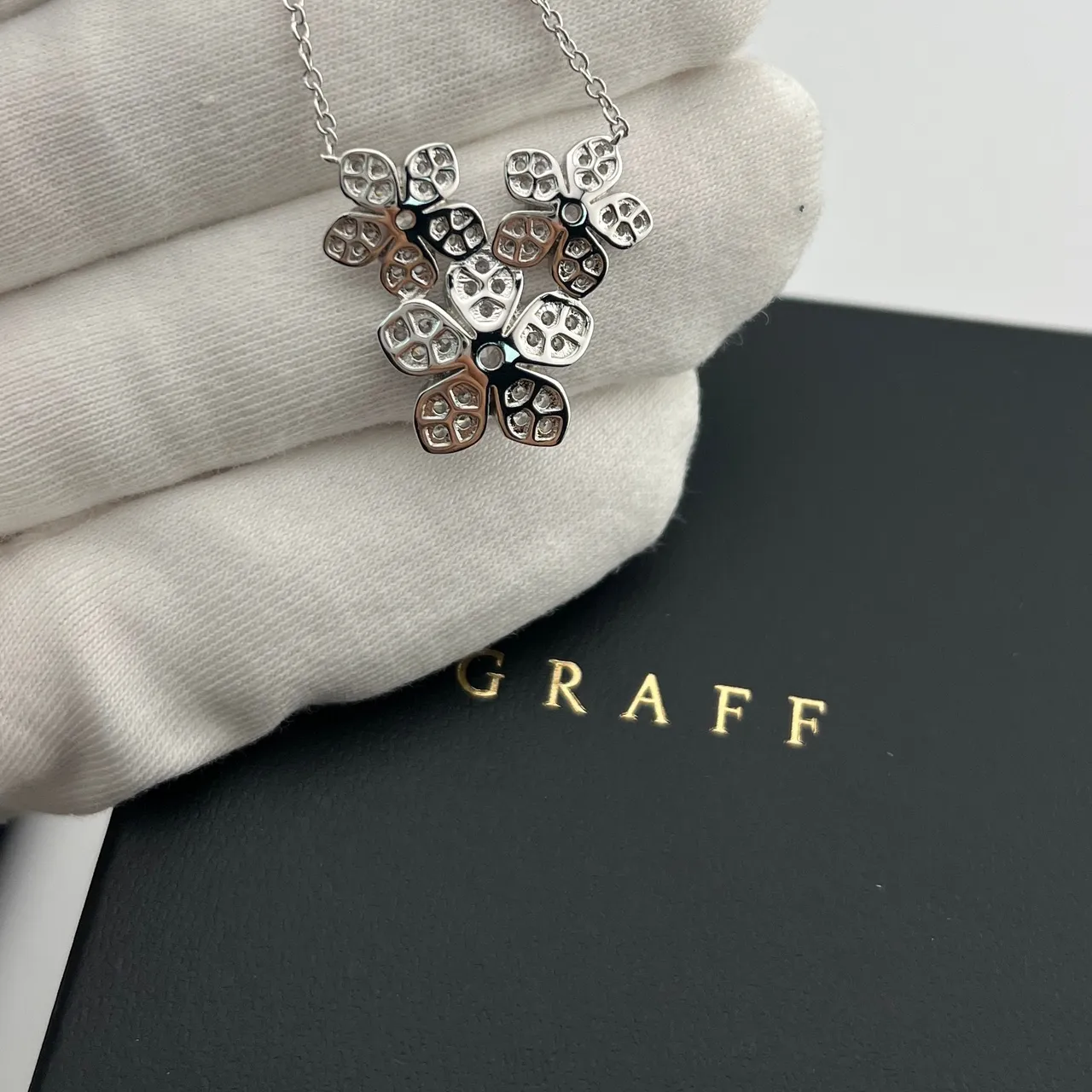 Graff Floral Pavé Three-Blossom Pendant Necklace 2