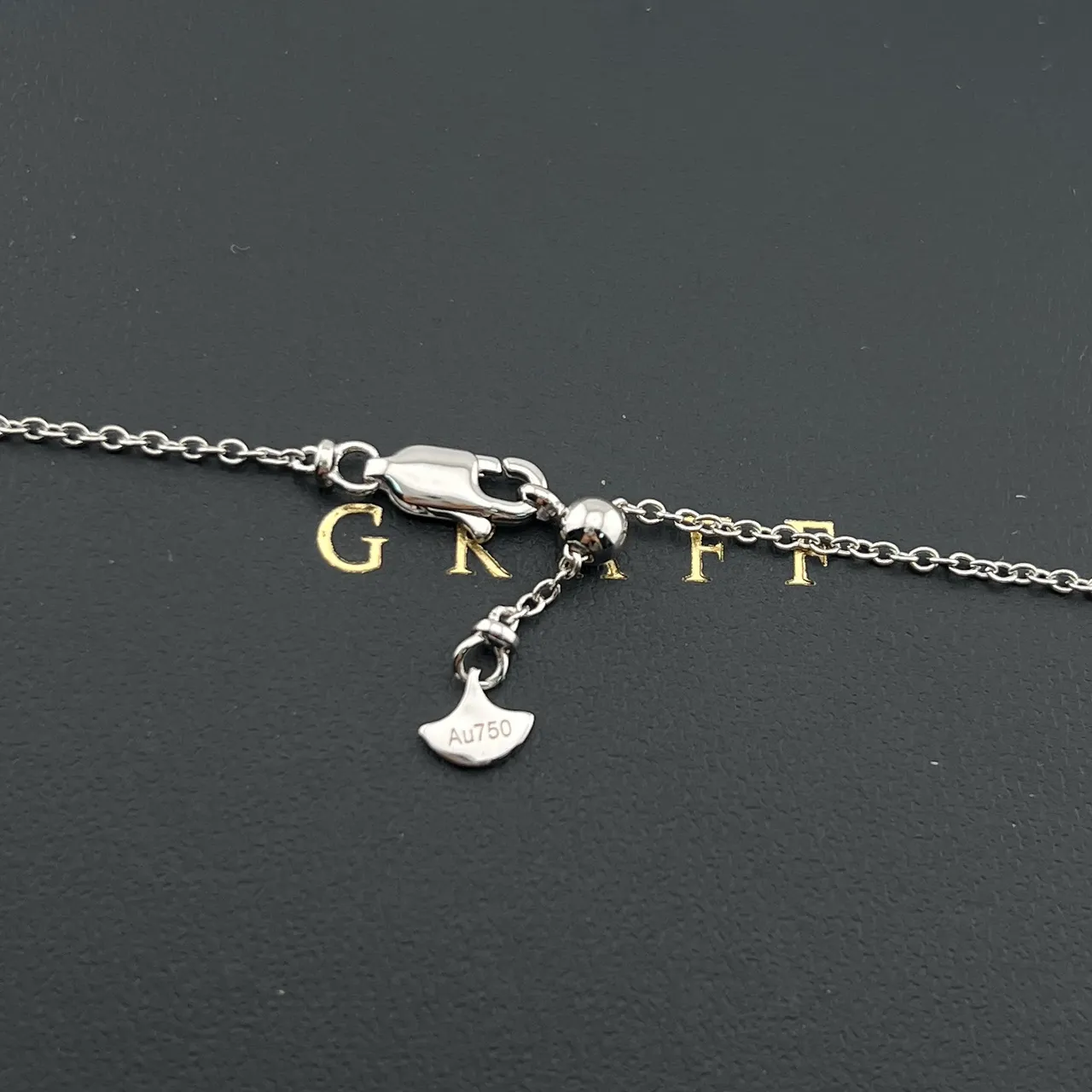 Graff Floral Pavé Three-Blossom Pendant Necklace 3
