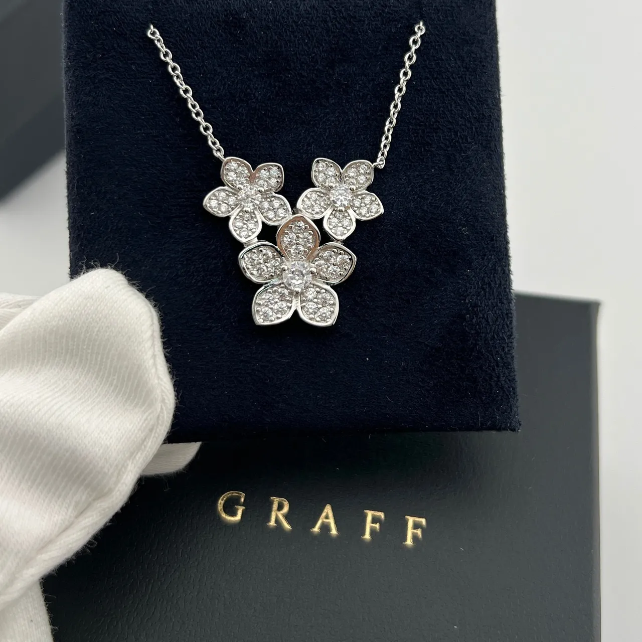 Graff Floral Pavé Three-Blossom Pendant Necklace 4