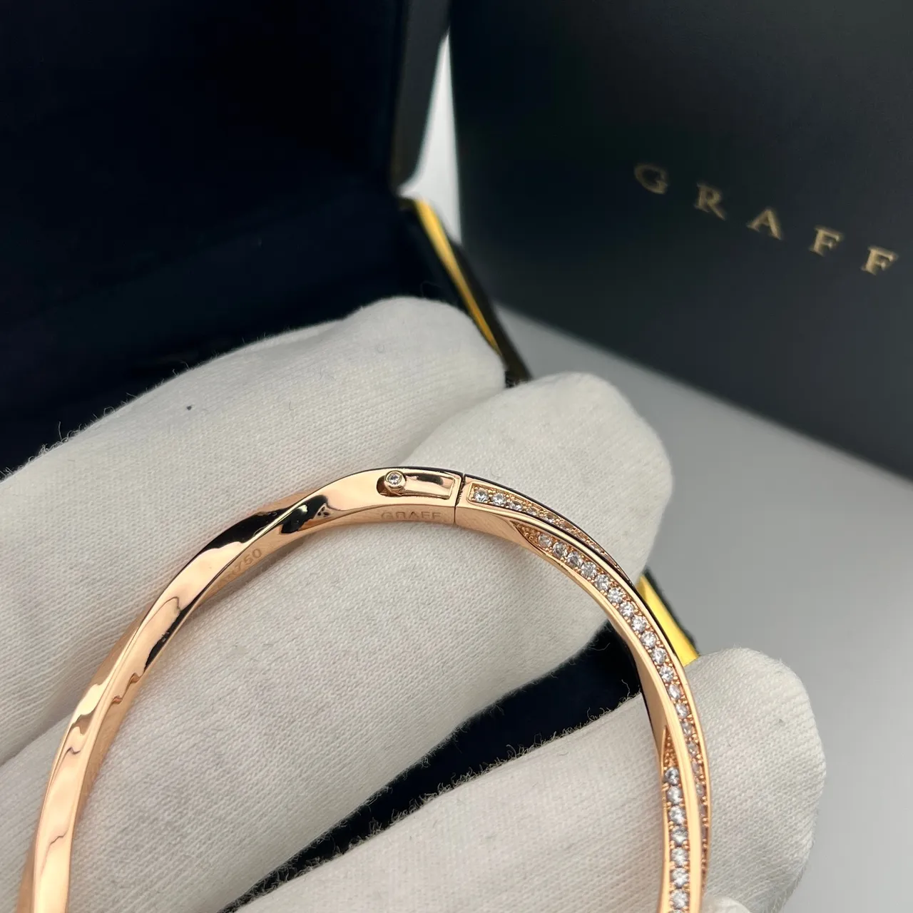 Graff Gold Black Twisted Double-Band Pavé-Set Stones Bracelet 2