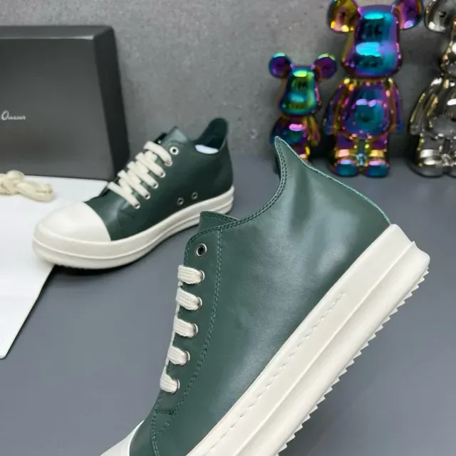 Green and White Two-Tone Leather Lifestyle Sneakers 2